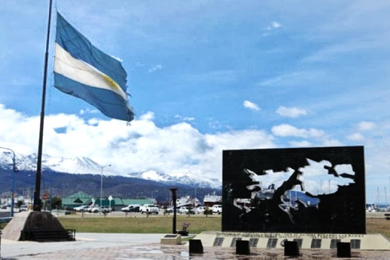 TRAS SU MANTO DE NEBLINAS: MALVINAS, A 40 AÑOS DE LA GUERRA