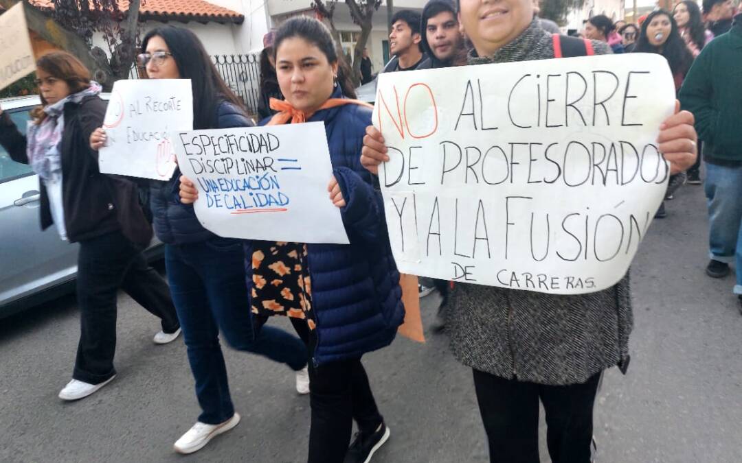 Exigimos la incorporación de cargos en Teatro y Danzas